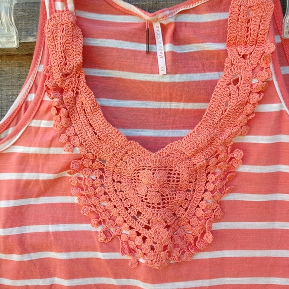 🎯🎯Crop Tank Top Small by Poof - Picture 2 of 11